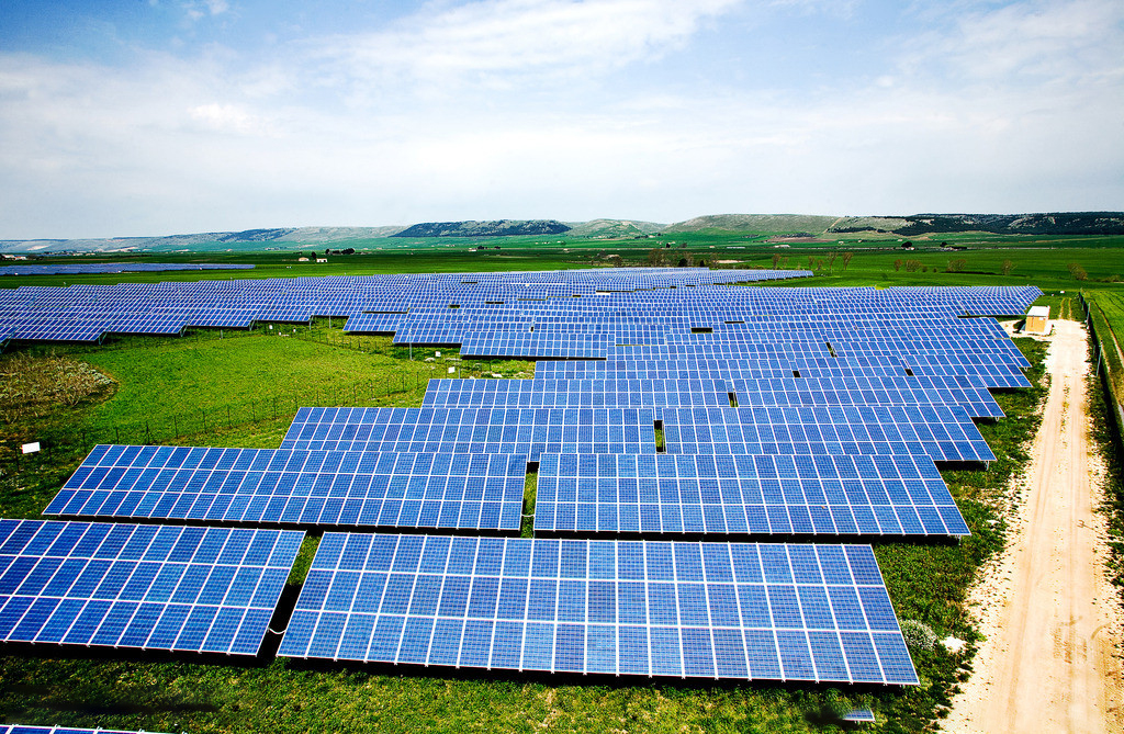 2021年中国光伏行业市场规模和发展趋势